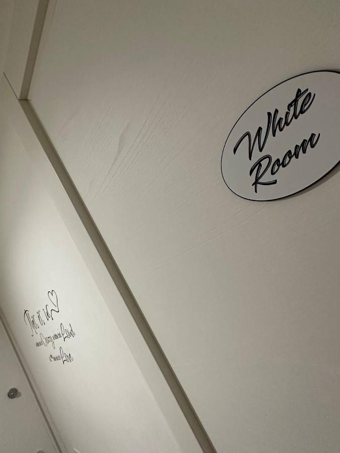 Black & White Luxury Rooms Bari Esterno foto