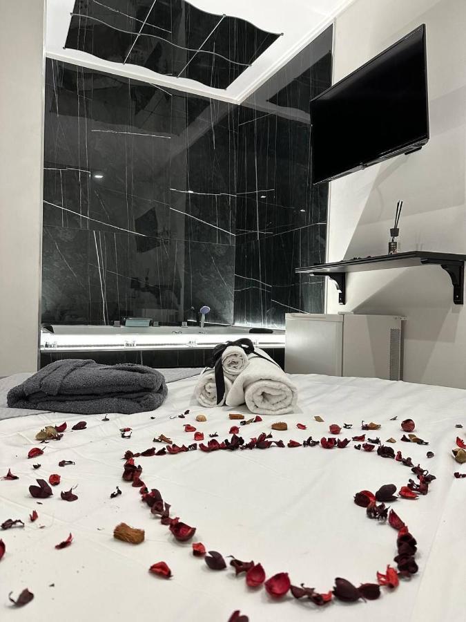 Black & White Luxury Rooms Bari Esterno foto