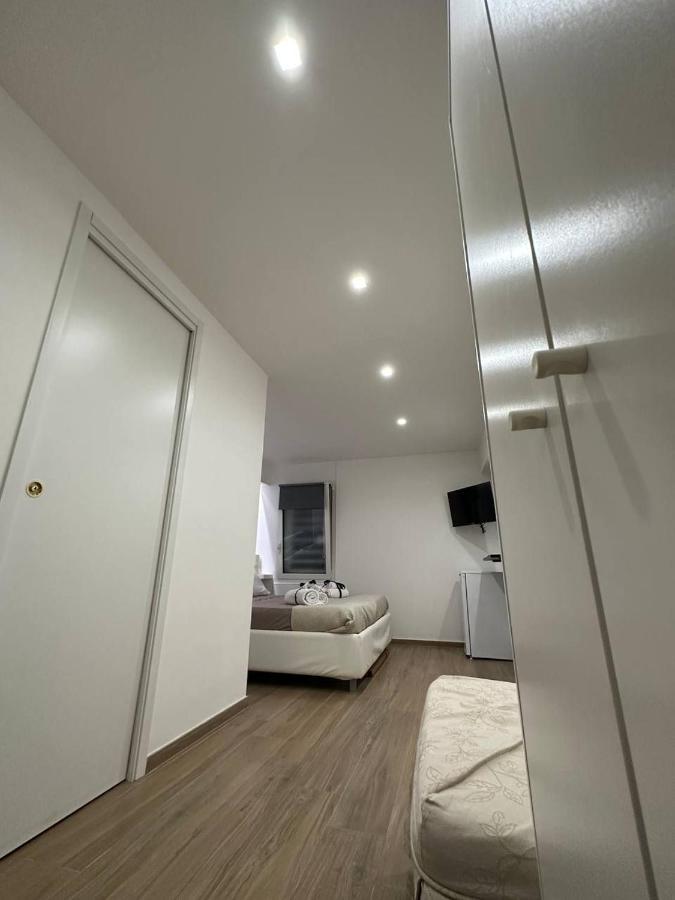 Black & White Luxury Rooms Bari Esterno foto