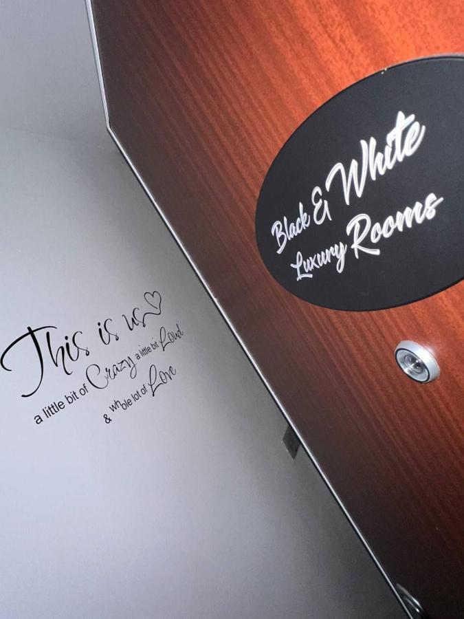Black & White Luxury Rooms Bari Esterno foto