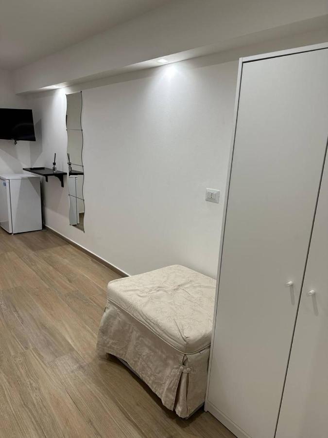 Black & White Luxury Rooms Bari Esterno foto