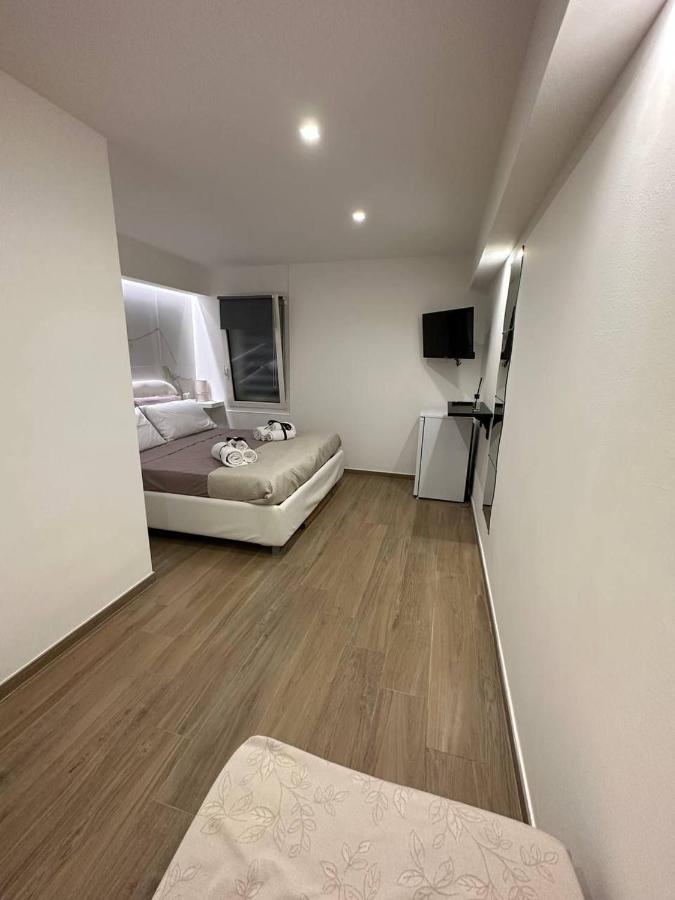 Black & White Luxury Rooms Bari Esterno foto