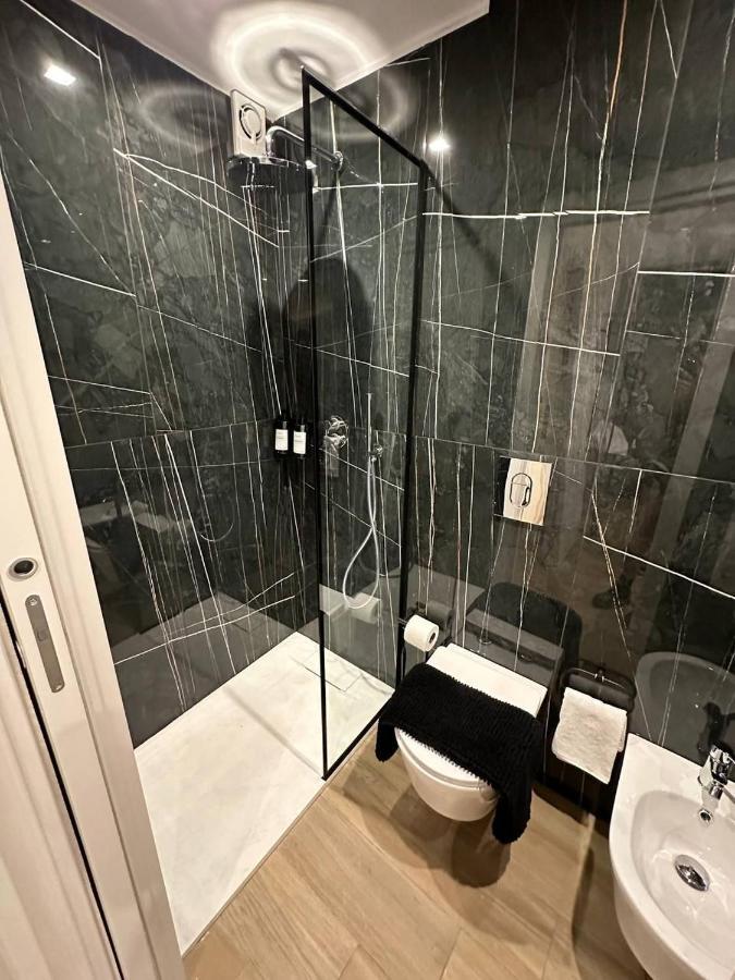 Black & White Luxury Rooms Bari Esterno foto