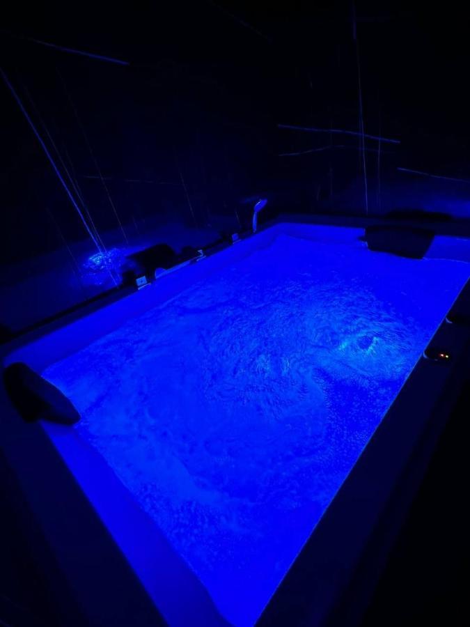 Black & White Luxury Rooms Bari Esterno foto