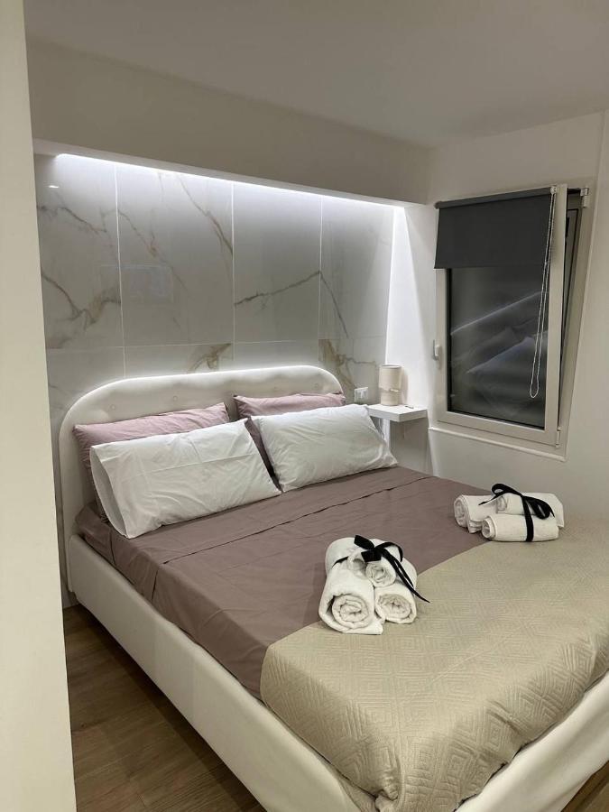 Black & White Luxury Rooms Bari Esterno foto