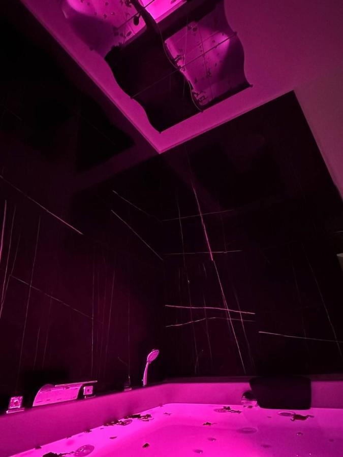 Black & White Luxury Rooms Bari Esterno foto