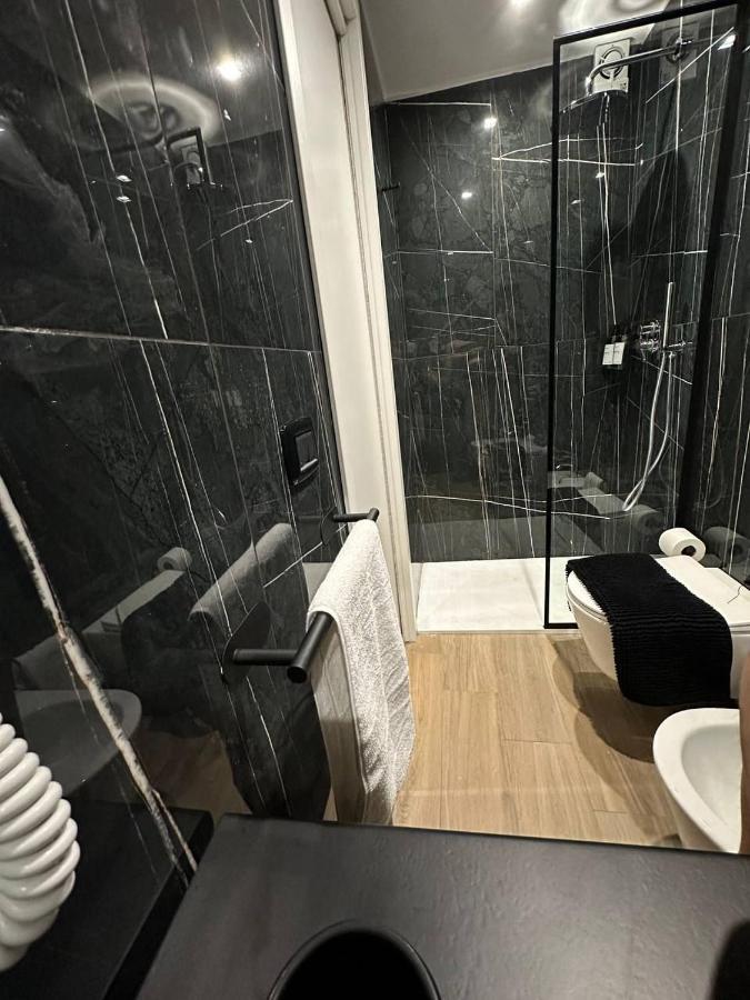 Black & White Luxury Rooms Bari Esterno foto