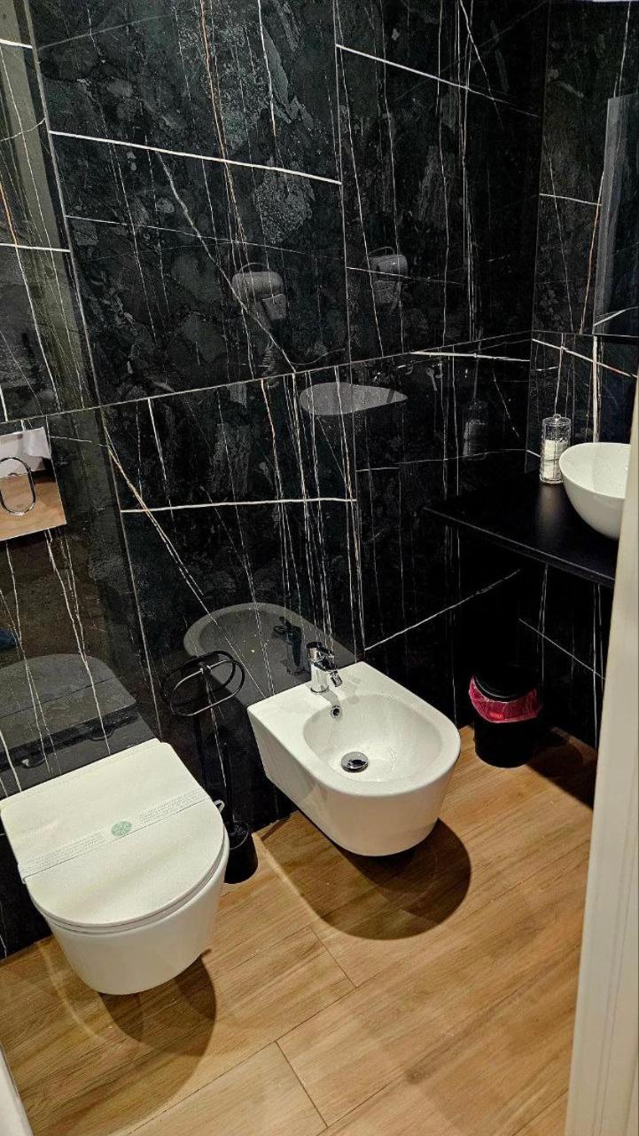 Black & White Luxury Rooms Bari Esterno foto